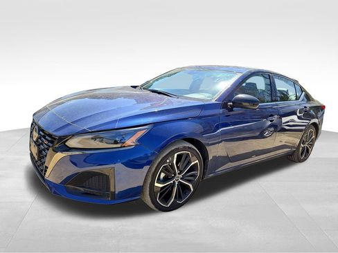 Used 2024 Nissan Altima 2.5 SR image 3