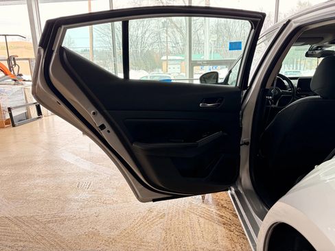 Used 2022 Nissan Altima 2.5 SV w/ SV Premium Package image 13