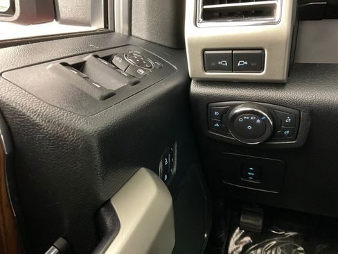 Used 2015 Ford F150 Lariat image 21