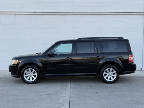 Used 2009 Ford Flex SE image 4