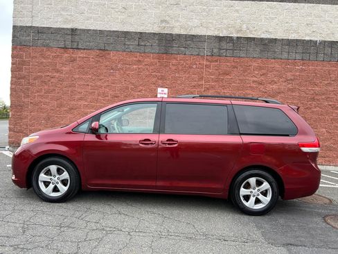 Used 2014 Toyota Sienna LE FWD image 4