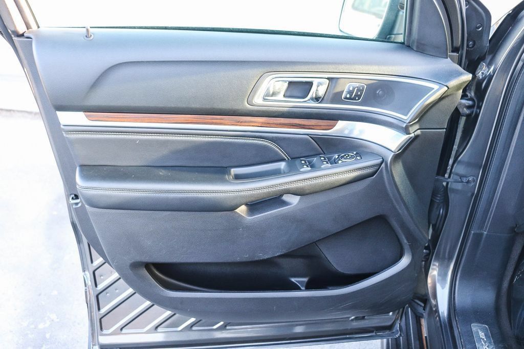 Used 2017 Ford Explorer Limited FWD image 24