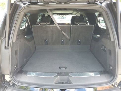 Certified 2025 Cadillac Escalade ESV Premium Luxury image 9
