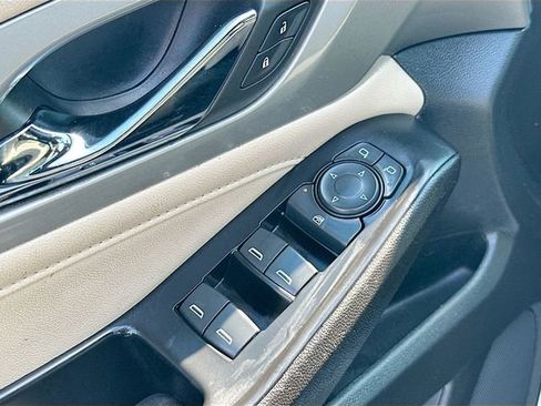 Used 2023 Chevrolet Traverse LS image 17