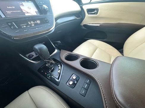 Used 2018 Toyota Avalon XLE Premium image 10
