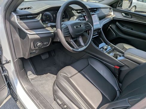 New 2025 Jeep Grand Cherokee L Limited w/ Luxury Tech Group II image 10