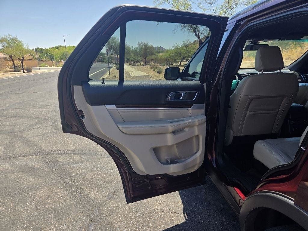 Used 2018 Ford Explorer Limited w/ Equipment Group 301A FWD image 16