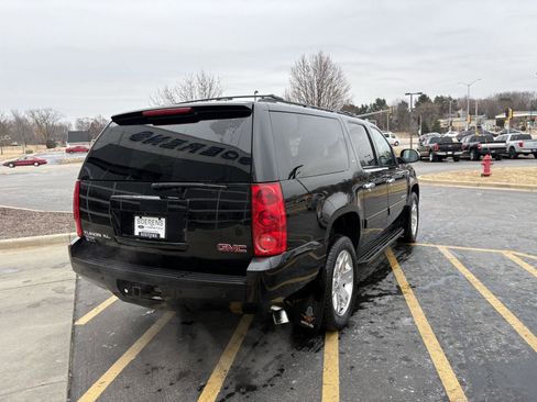 Used 2014 GMC Yukon XL SLT w/ SLT Chrome Package image 6