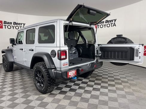 Used 2023 Jeep Wrangler Unlimited w/ Sun & Screen Package image 18