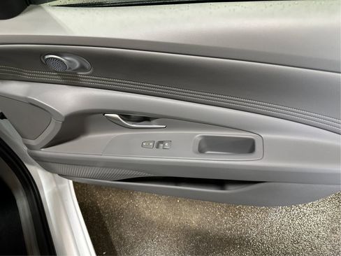 Certified 2025 Hyundai Elantra Sport image 21