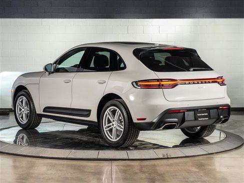 Used 2025 Porsche Macan image 3