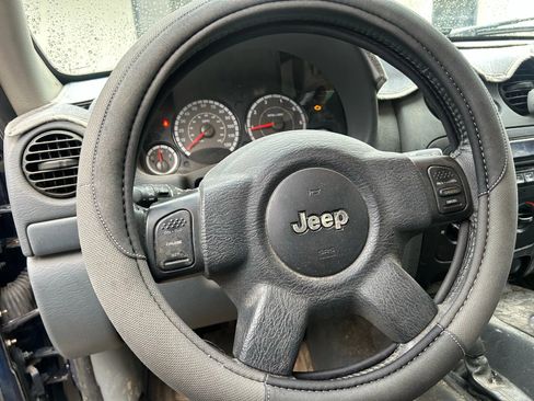 Used 2007 Jeep Liberty Sport image 13