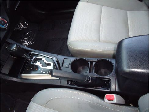 Used 2014 Toyota Corolla LE image 19