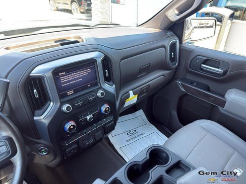 Used 2019 GMC Sierra 1500 SLT w/ Driver Alert Package I AWD/4WD image 17