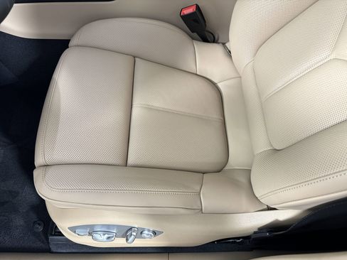 Certified 2025 Porsche Macan image 15