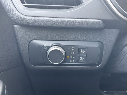 Used 2020 Ford Escape SE image 18