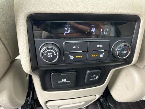 Used 2019 GMC Acadia Denali w/ Technology Package AWD/4WD image 25