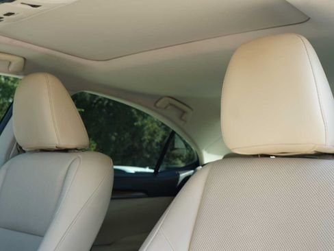 Used 2016 Lexus ES 300h w/ Premium Package w/Wood Trim FWD image 9
