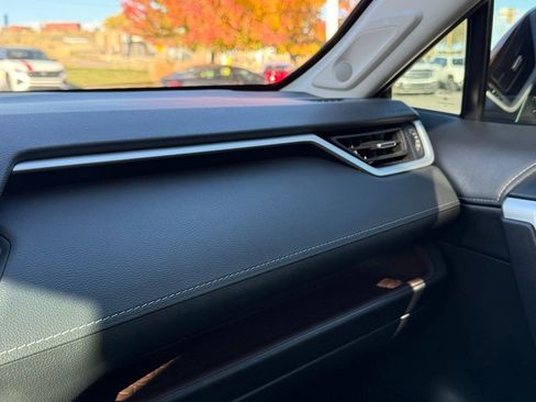 Used 2021 Toyota RAV4 Limited image 24