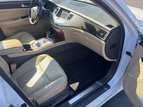 Used 2012 Hyundai Genesis 3.8 w/ Premium Pkg RWD image 30
