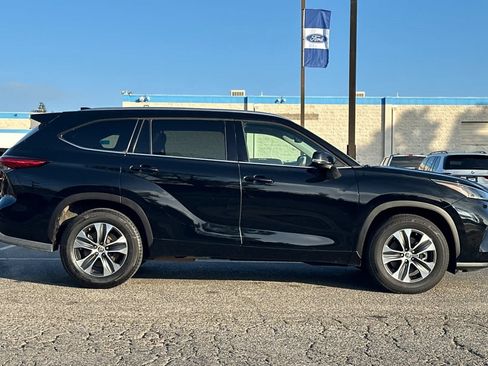 Used 2021 Toyota Highlander XLE image 8