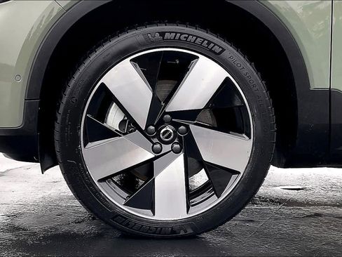 Used 2023 Volvo XC40 Recharge Ultimate image 12