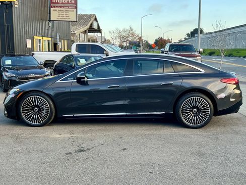 Used 2022 Mercedes-Benz EQS 580 4MATIC Sedan image 9
