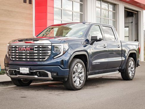 Used 2022 GMC Sierra 1500 Denali w/ Denali Reserve Package AWD/4WD image 8