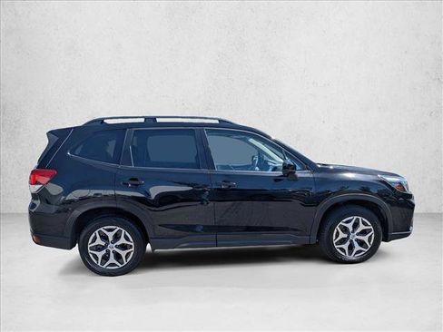 Used 2020 Subaru Forester Premium AWD/4WD image 4