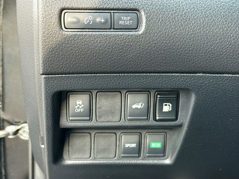 Used 2018 Nissan Rogue SV FWD image 34