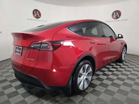 Used 2022 Tesla Model Y Long Range image 4