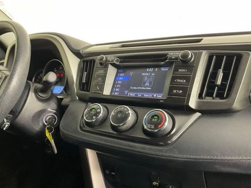 Used 2016 Toyota RAV4 LE FWD image 18