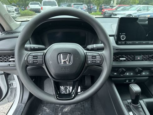 Used 2025 Honda Accord SE image 18