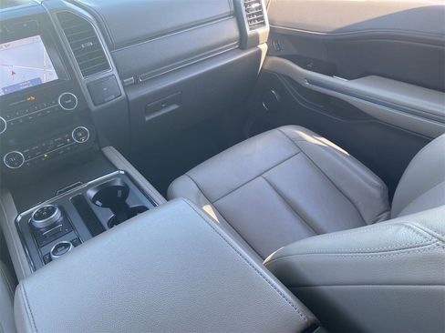 Used 2021 Ford Expedition XLT image 13