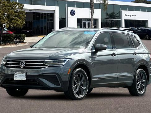 Used 2023 Volkswagen Tiguan SE w/ Panoramic Sunroof Package FWD image 8