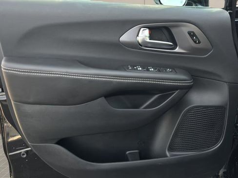 New 2026 Chrysler Pacifica Select image 15