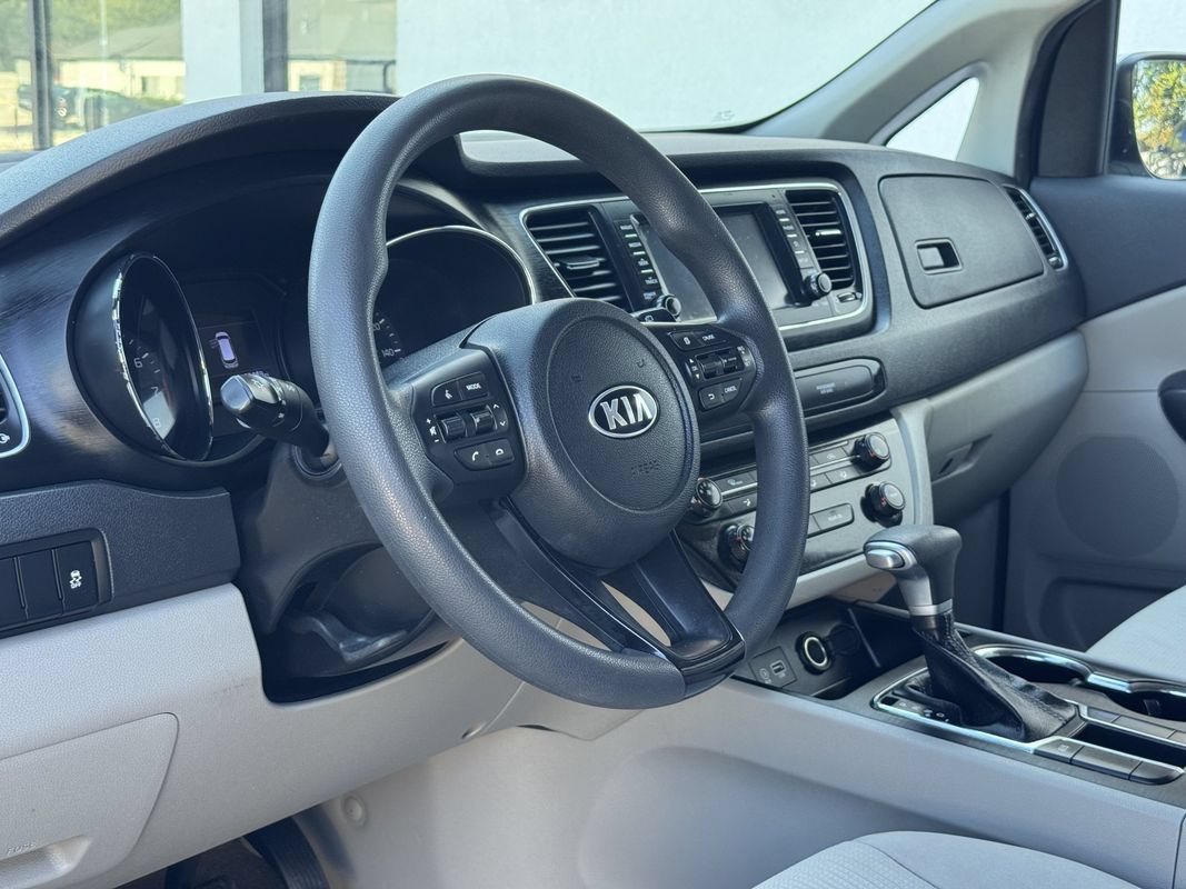 Used 2020 Kia Sedona LX FWD image 19