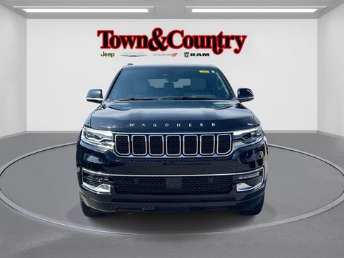 Certified 2025 Jeep Wagoneer 4WD w/ Premium Group I image 3