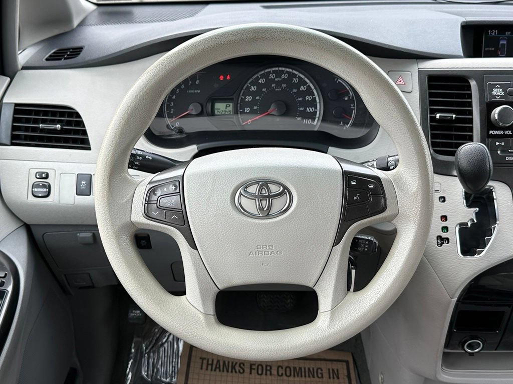 Used 2014 Toyota Sienna LE AWD/4WD image 29