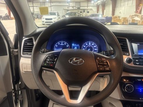 Used 2018 Hyundai Tucson SE image 19