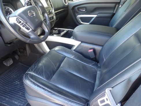 Used 2018 Nissan Titan SV w/ SV Convenience Package image 19