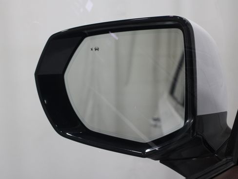 Used 2021 GMC Yukon XL Denali AWD/4WD image 9