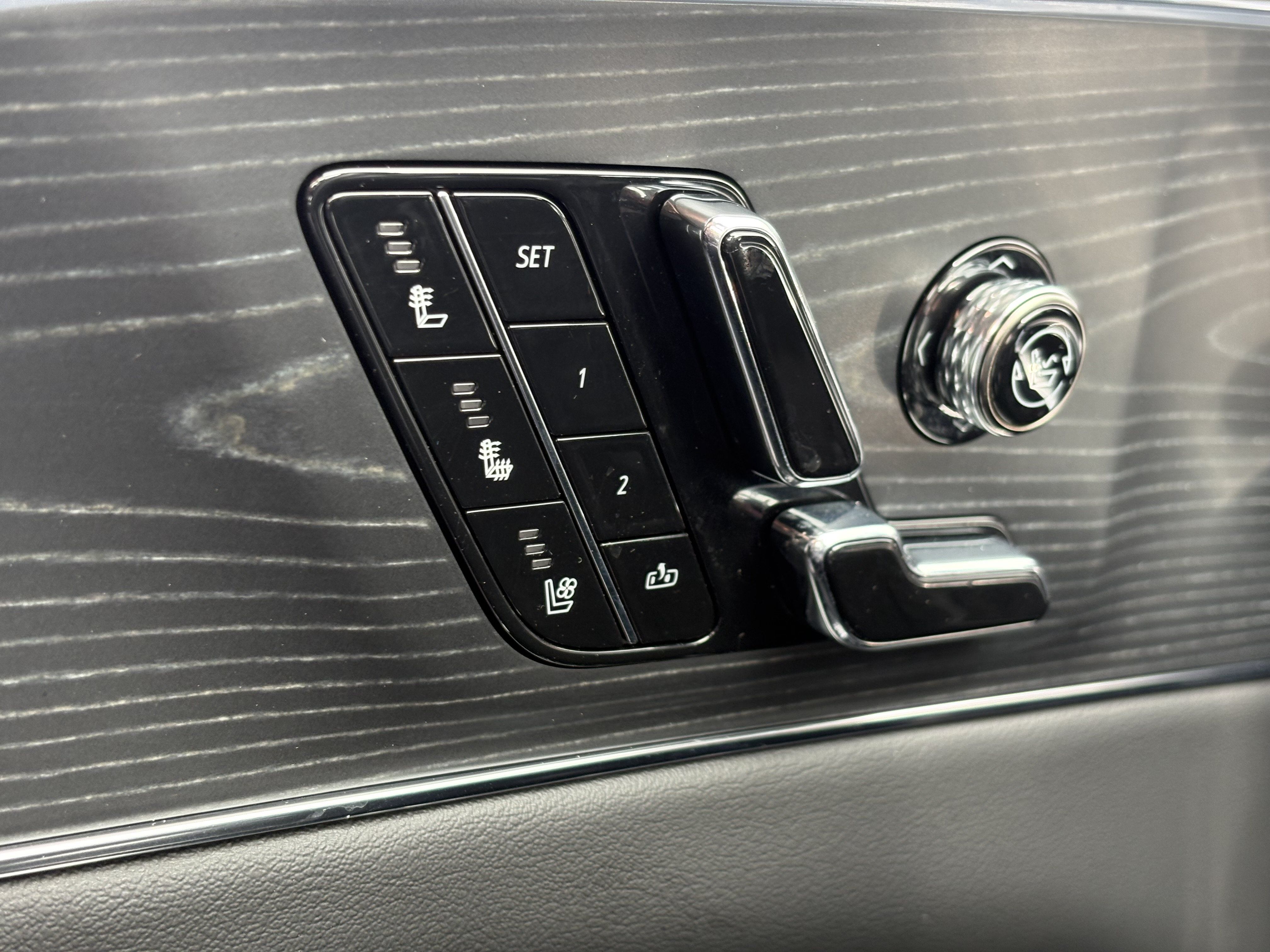 Used 2024 Cadillac Lyriq Luxury RWD image 28