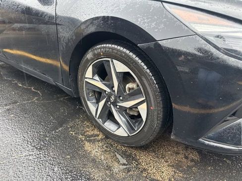 Used 2023 Hyundai Elantra SEL w/ Convenience Package image 3