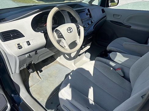 Used 2012 Toyota Sienna LE image 10