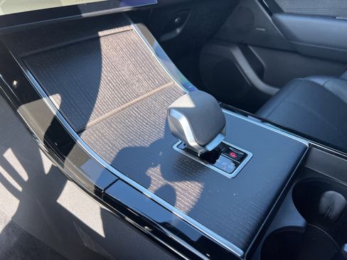 Used 2024 Land Rover Range Rover Velar Dynamic HSE image 25