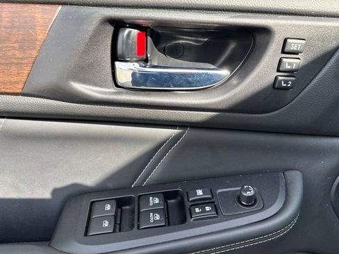 Used 2018 Subaru Outback 2.5i Limited AWD/4WD image 9