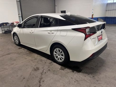 Used 2019 Toyota Prius L Eco image 5