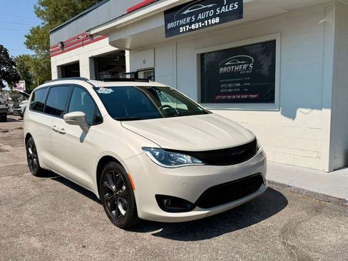 Used 2019 Chrysler Pacifica Limited w/ Advanced Safetytec Group FWD image 7