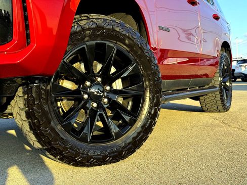 Used 2023 Chevrolet Tahoe Z71 w/ Luxury Package image 2